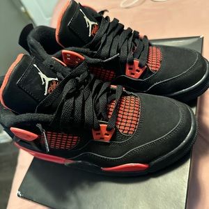 jordan 4 retro red thunders size 4.5 youths